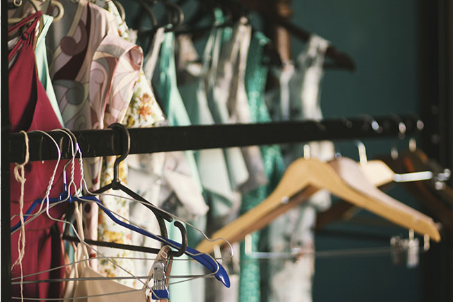 No sabes cómo organizar tu ropa? – 10 Tips para reconciliarte con tu closet  – Ojara