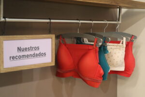 ganchos para vitrinas de Amor y Amistad